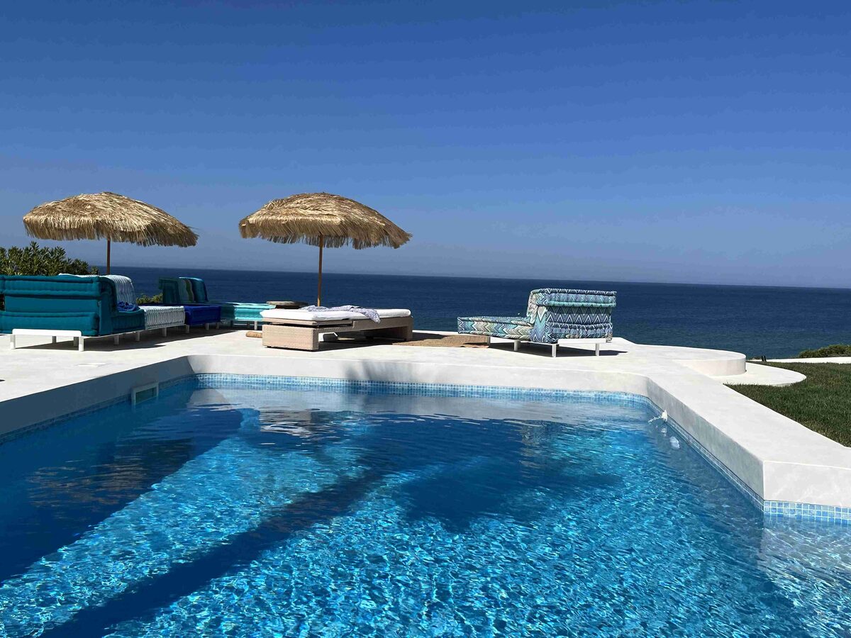 Reforma de piscina en Roche — Entorno de la piscina